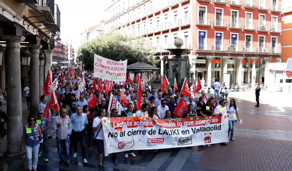 Los trabajadores de Lauki recorren de nuevo Valladolid para reivindicar una solución a seis días del cierre final