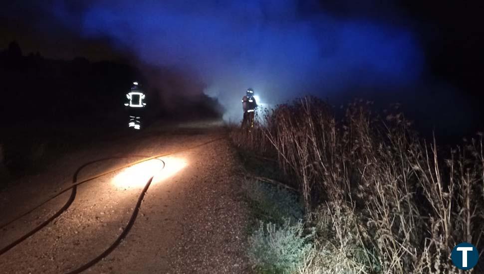 Sofocado un coche en llamas en la carretera entre Simancas y Geria