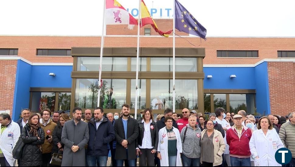 Un centenar de sanitarios de Medina se manifiestan ante la situación del centro hospitalario del municipio