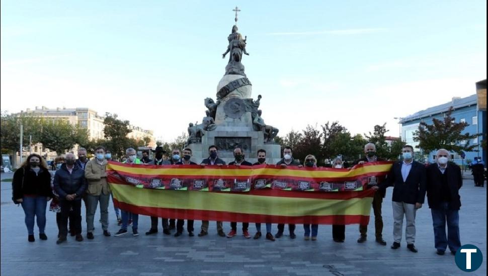 El TSJCyL declara ilegal la orden de desmontaje de la carpa de VOX  frente a la estatua de Colón en 2020