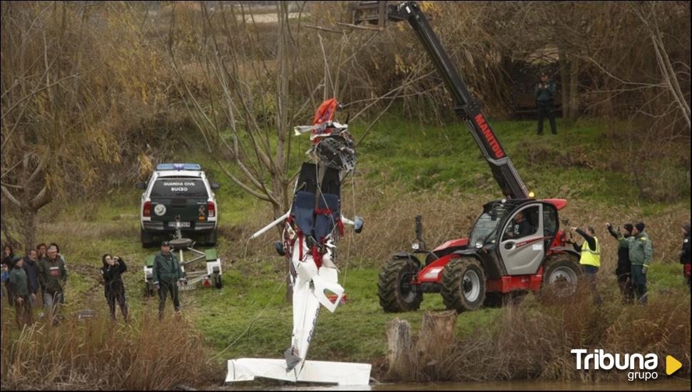 La Guardia Civil completa la extracción del ultraligero siniestrado