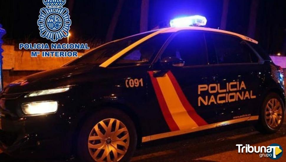 La Policía Nacional detiene a un hombre por amenazar a su casero con una navaja y un cristal