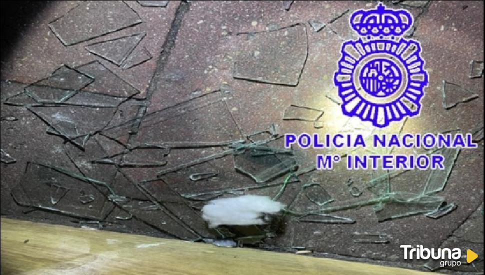 Detenido por romper el cristal de la puerta y robar en un comercio de La Rondilla