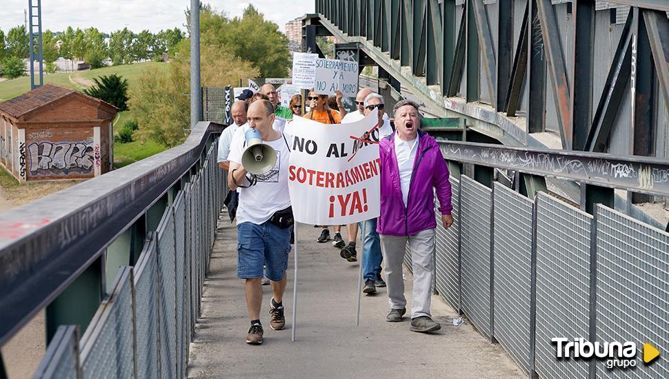 La Plataforma del Soterramiento pierde la "esperanza" de reunirse con Puente: "Nos ha ninguneado"