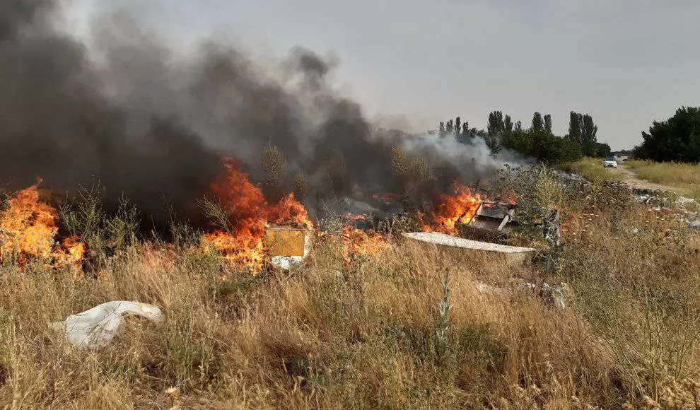 Los bomberos actúan tres veces en pocos días: dos incendios y un accidente de tráfico