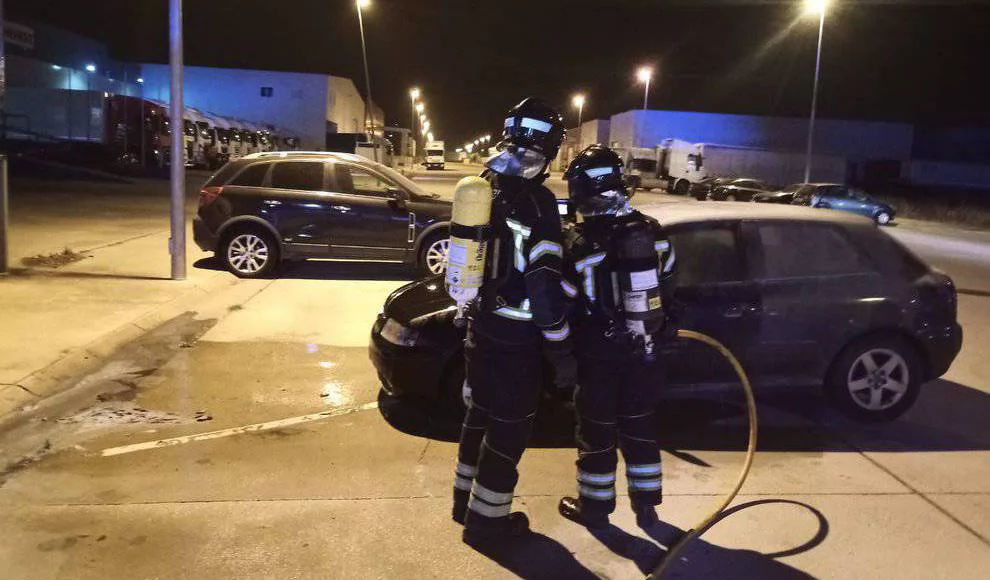 Sofocado un incendio en un vehículo en el Polígono El Brizo de Aldeamayor 