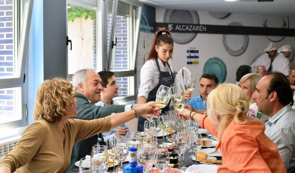 Los alumnos del Colegio Alcazarén, encargados de realizar dos menús de degustación con productos bajo la marca 'Alimentos de Valladolid'