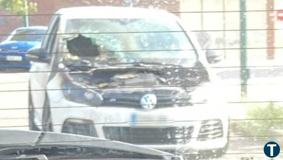 La imagen del día en Valladolid: una parrilla en un capó de un coche en el barrio de Las Flores