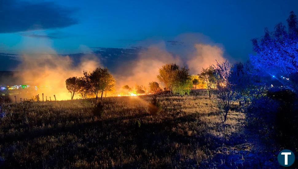 Controlado y extinguido un incendio en el parque de Las Contiendas: los testigos vieron a un joven "fumando" por la zona