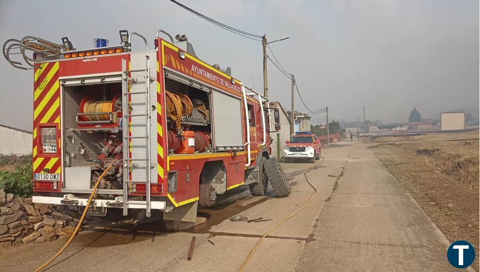 Los Bomberos de Valladolid, en Morales de Valverde (Zamora) por si el incendio alcanza a la localidad