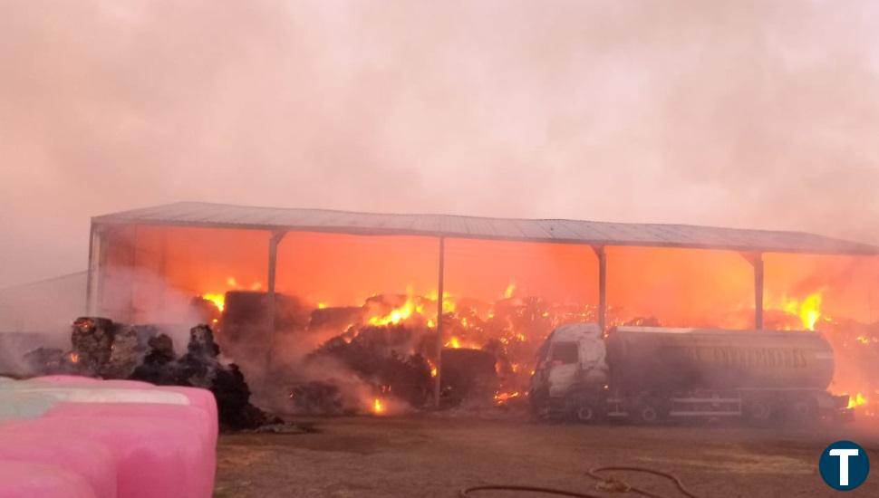 Sofocado un incendio en una nave agrícola de Rioseco