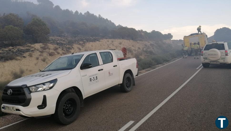 Los Bomberos intervienen a causa del incendio de un monte entre Urueña y La Santa Espina