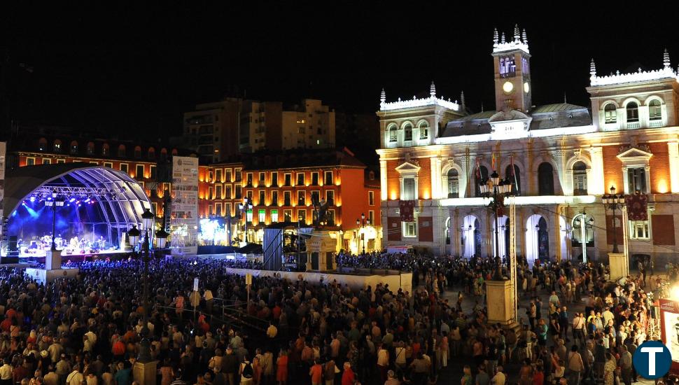 Las personas en silla de ruedas podrán disfrutar de los conciertos de la Feria y Fiestas desde el balcón del Ayuntamiento