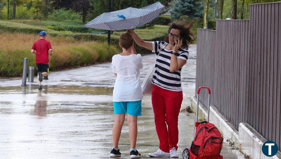 La lluvia regresa a Valladolid con una fuerte tormenta que sacude la ciudad