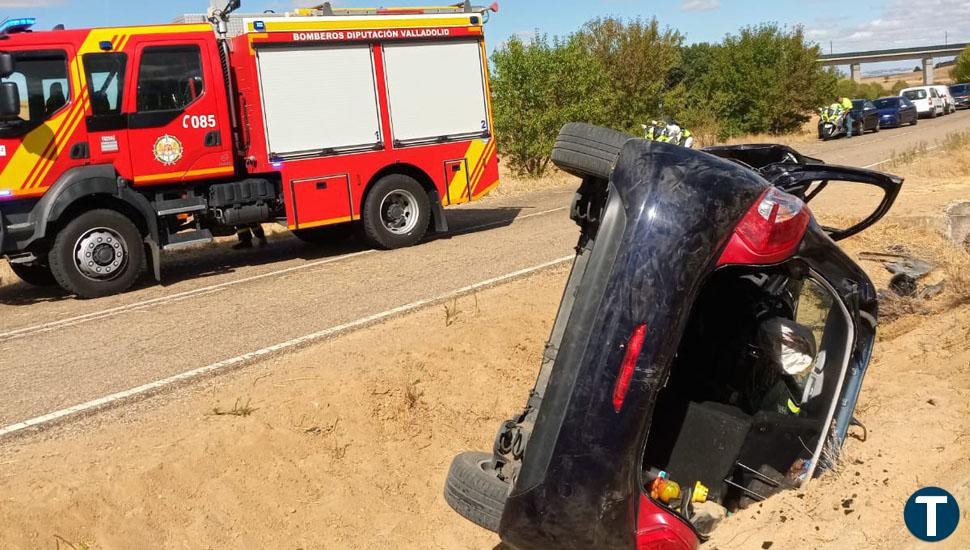 Herida una mujer tras salirse de la vía y volcar su vehículo en Castronuño