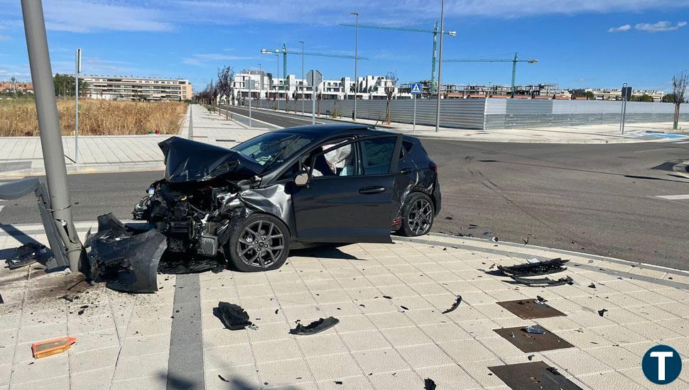 Herido un joven de 18 años tras un choque frontal entre dos turismos en El Peral