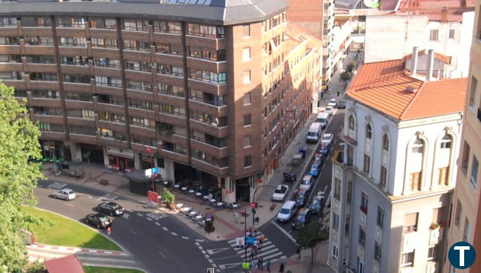 Dos personas heridas en la calle Industrias tras el choque entre dos coches