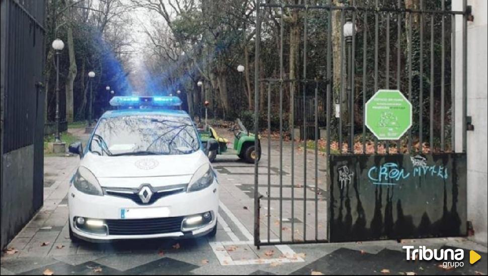 Cerrados los accesos peatonales al Campo Grande por el fuerte viento