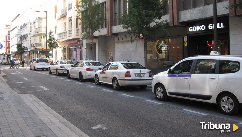 El Ayuntamiento de Valladolid concede 60.000 euros para adaptar los taxis a personas con movilidad reducida