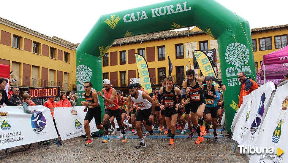 Cerca de 400 atletas desafían la amenaza de lluvia en la Media Maratón Villa del Tratado y 10K de Tordesillas