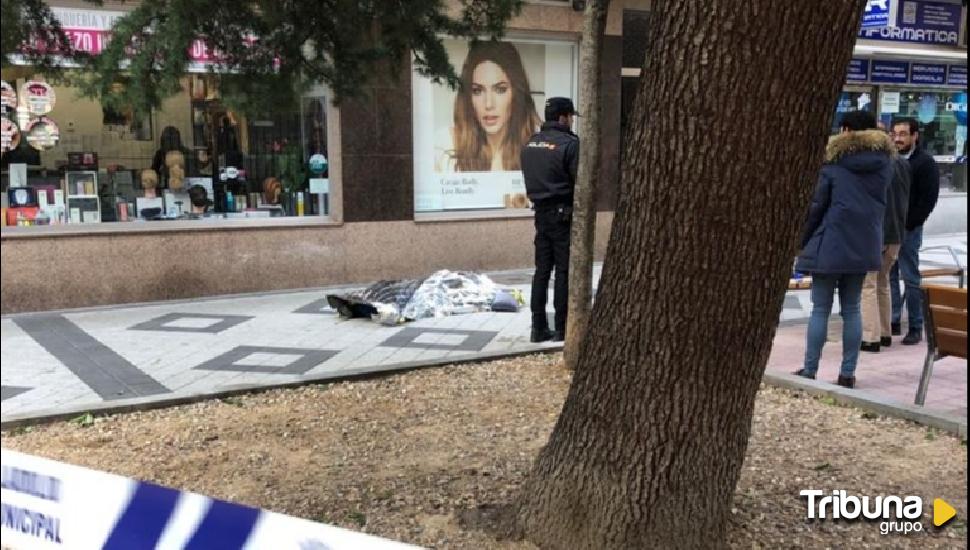 Fallece Un Hombre De 90 Años Por Causas Naturales En La Acera De La Plaza San Andrés Tribuna