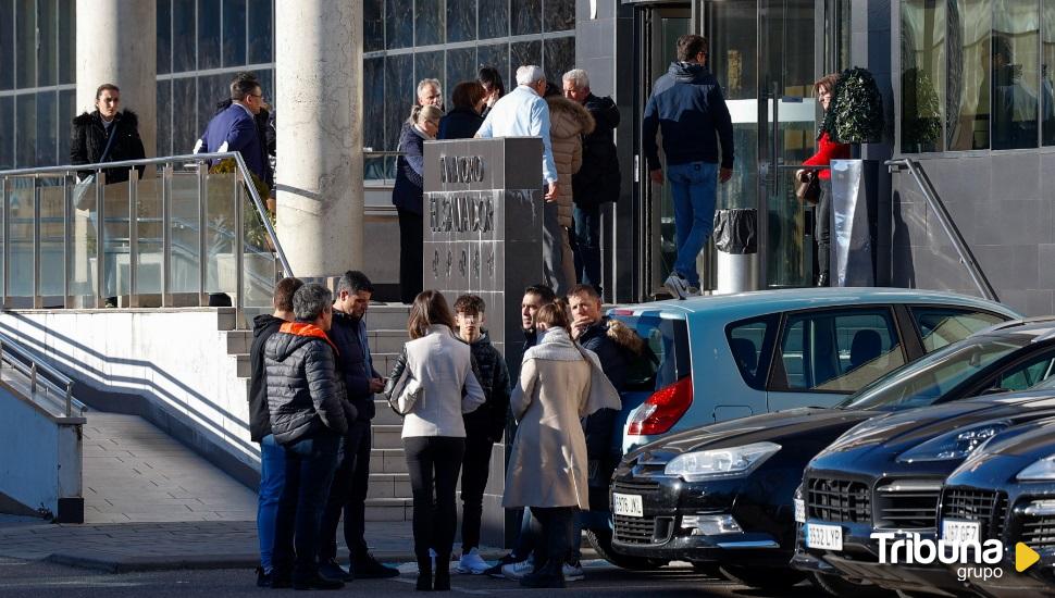 El ciclismo arropa a la familia de Estela Domínguez en su despedida