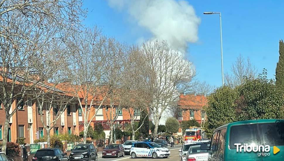 Extinguido un incendio en el garaje de una vivienda en Parquesol 