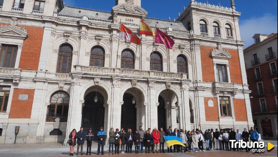 Valladolid recuerda el primer año de la guerra de Ucrania guardando cinco minutos de silencio