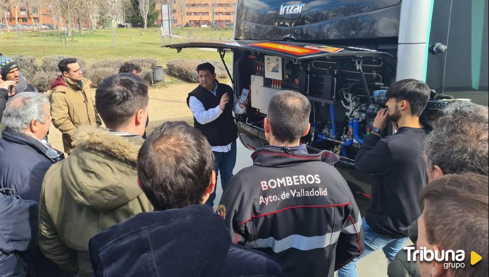 CSIF enseña a policías y a bomberos de Valladolid cómo actuar en caso de accidente con un vehículo eléctrico