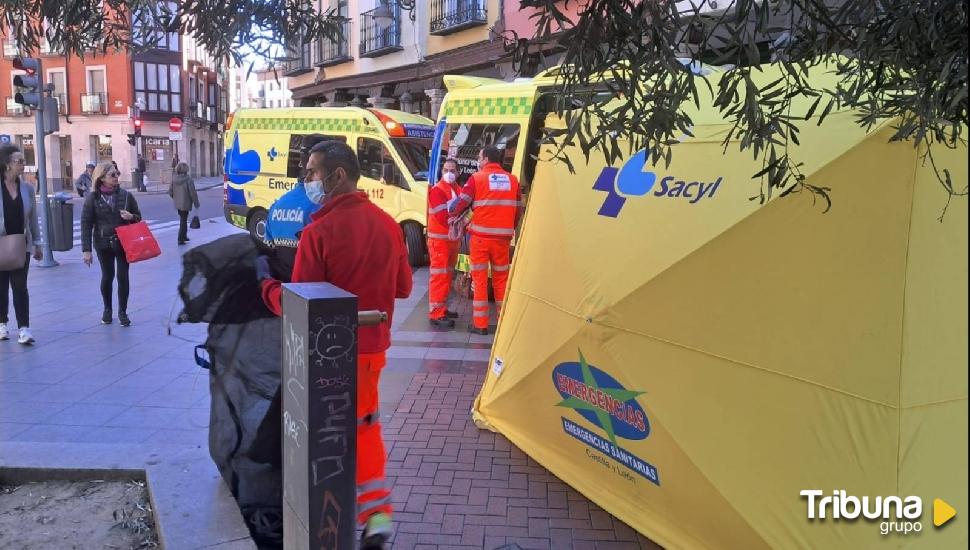 El accidente entre un turismo y un autobús manda al hospital a dos personas