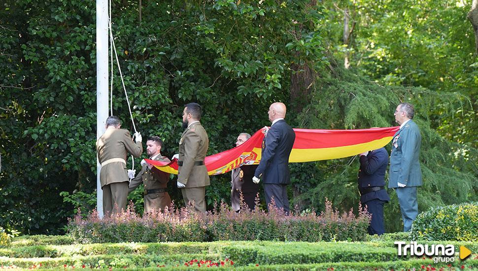 El izado de bandera en Campo Grande abre el Día de las Fuerzas Armadas en Valladolid 