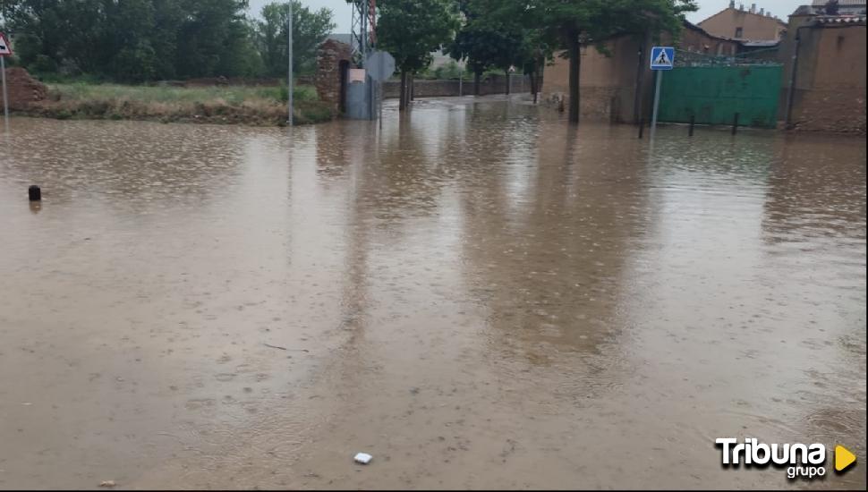 Una tromba de agua en Rioseco provoca algunas inundaciones