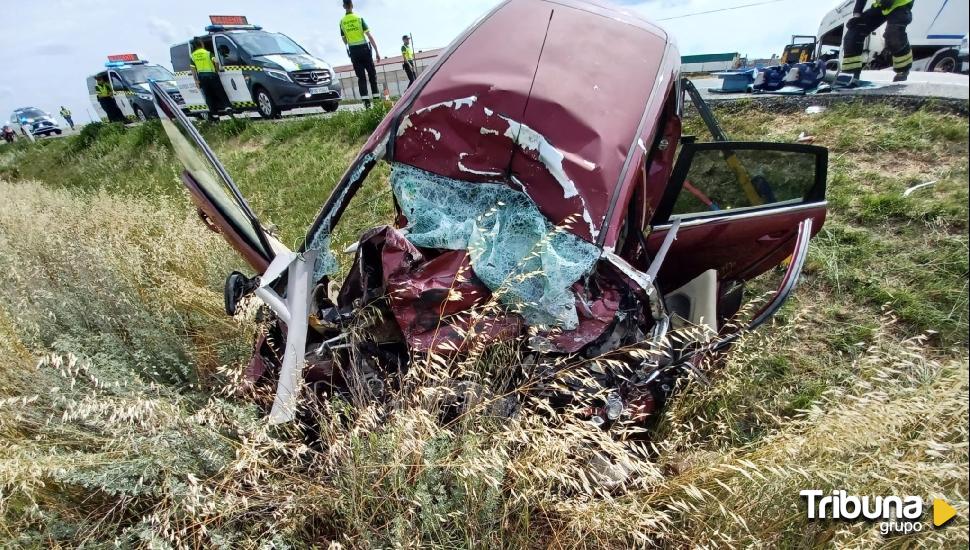 Los Bomberos de la Diputación intervienen en un accidente mortal en Rapariegos, Segovia