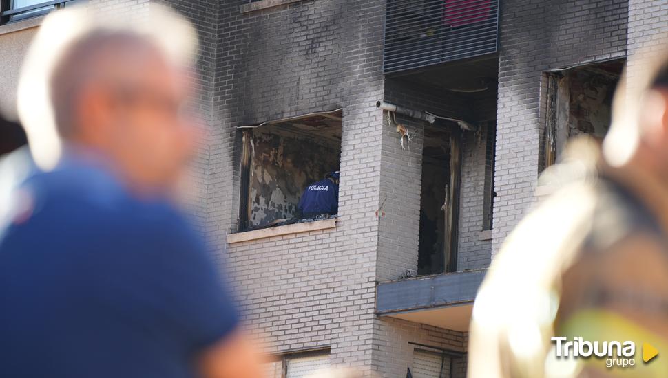 Un Policía Nacional vecino del inmueble herido al entrar a rescatar al inquilino del tercero