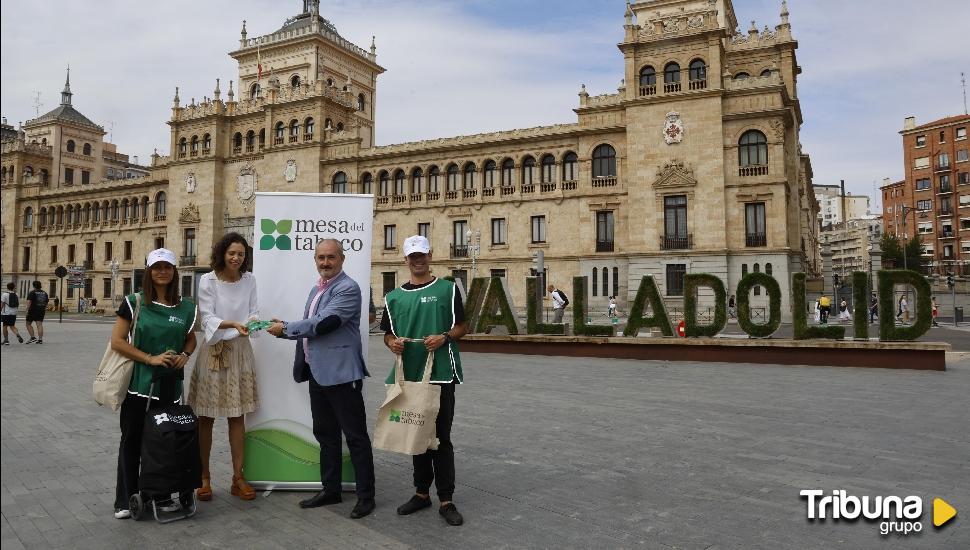 El Ayuntamiento y la Mesa del Tabaco distribuyen 7.500 ceniceros portátiles durante las Fiestas