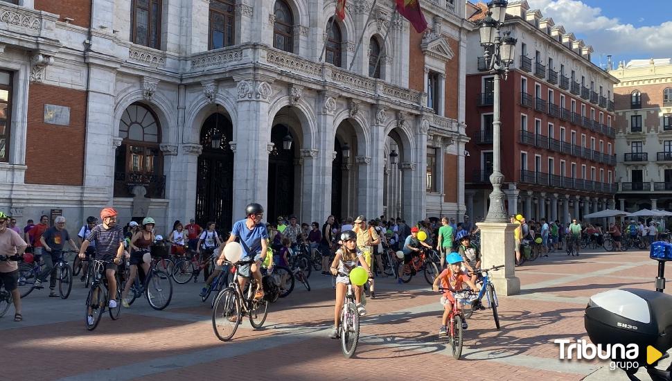 La Asamblea Ciclista de Valladolid celebra el Día sin Coche con una bicicletada desde la Plaza Mayor