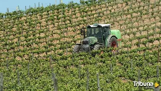 Heridos dos hombres al ser atropellados por un tractor fuera de control