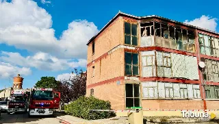 El fuego devora una vivienda en Pedrajas de San Esteban