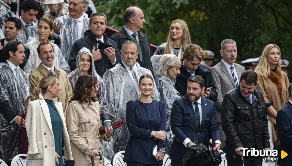 Pollán acude al homenaje a la Bandera Nacional y al desfile militar en Madrid 