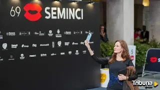 La alfombra de la gala inaugural de la 69 Seminci en imágenes