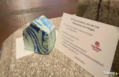 Cáritas Valladolid "siembra" de casas las calles de Valladolid para sensibilizar sobre las personas sin techo