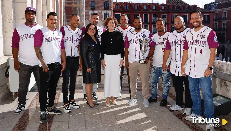 El Ayuntamiento recibe al CBS Five Valladolid tras su ascenso a la División de Honor del béisbol