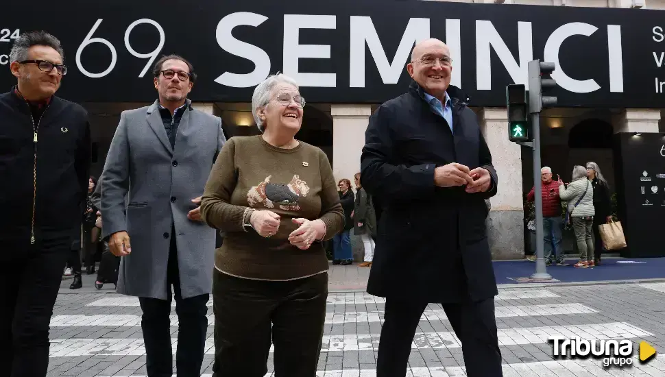 La 'Chica Yeyé' ilumina en verde los semáforos del Calderón en forma de homenaje a Concha Velasco