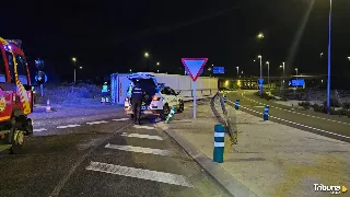 Dos heridos después de volcar un camión cargado de cerdos en Valladolid