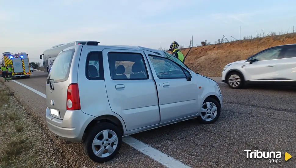 Herido un varón en Villanueva de los Caballeros tras dar varias vueltas de campana con su coche