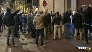 Decenas de personas corean el 'Cara al Sol' en Valladolid después de una misa por Franco 