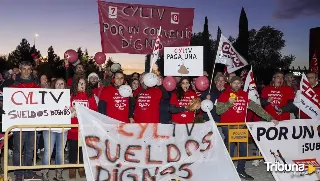 Los trabajadores de CyLTV trasladan su huelga al Miguel Delibes con protestas en los Premios Cossío