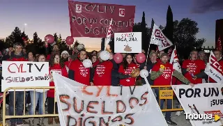 Los trabajadores de CyLTV trasladan su huelga al Miguel Delibes con protestas en los Premios Cossío