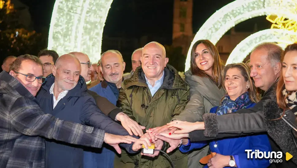 Un homenaje a las víctimas de la DANA protagoniza el encendido de luces en Valladolid