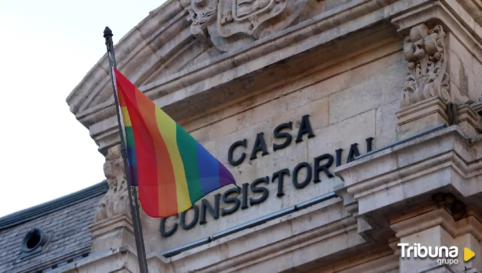 El Supremo avala que se cuelgue la bandera LGTBI en edificios públicos en el Orgullo